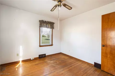Bedroom - 297 Overlook Blvd, Struthers, OH 44471 photo 4 of 7