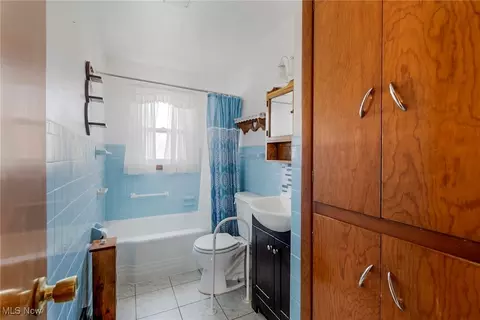Bath - 297 Overlook Blvd, Struthers, OH 44471 photo 1 of 1