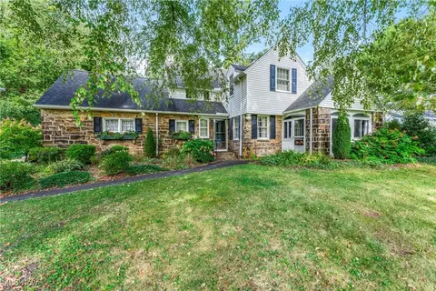 112 Fairway Dr, Youngstown, OH 44505
