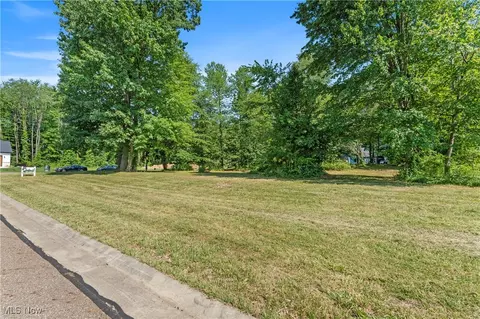 538 E Lakewood Dr, Canal Fulton, OH 44614