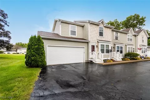 3154 Deer Trl #D, Cortland, OH 44410
