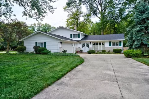 1900 Salem Pkwy, Westlake, OH 44145