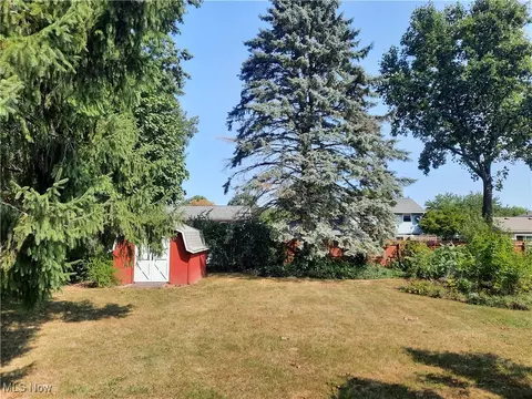 Exterior - 122 Campagna St, Elyria, OH 44035 photo 2 of 4