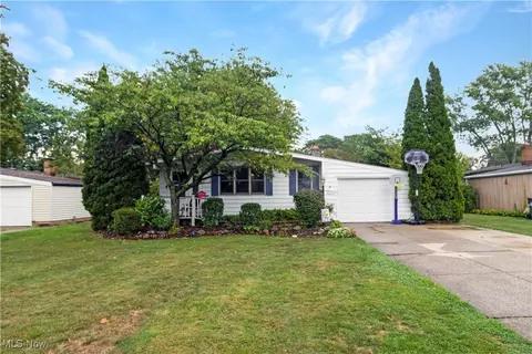 4275 Coe Ave, North Olmsted, OH 44070