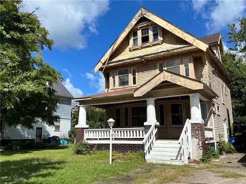 9019 Parmelee Ave, Cleveland, OH 44108