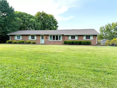 4166 Meadowview Dr NW, Canton, OH 44718