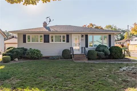 4427 Starlight Dr, Cleveland, OH 44109