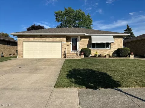 4753 Brook Ln, Brooklyn, OH 44144