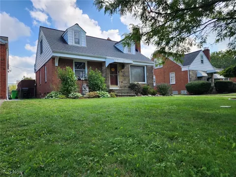 1609 Temple Ave, Mayfield Heights, OH 44124