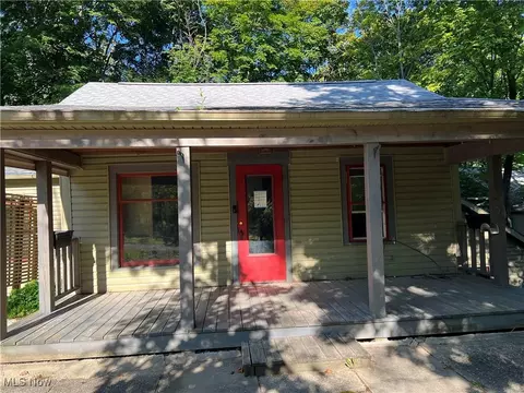 1087 Harpersfield Rd, Geneva, OH 44041