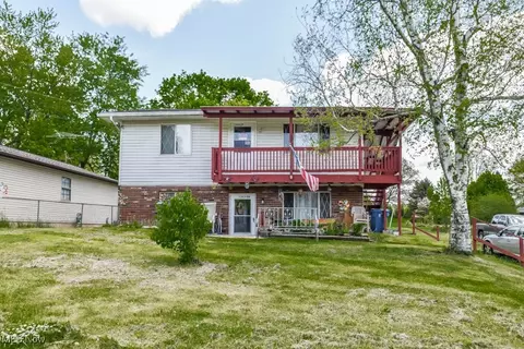 1369 Cayuga Ave, Akron, OH 44312