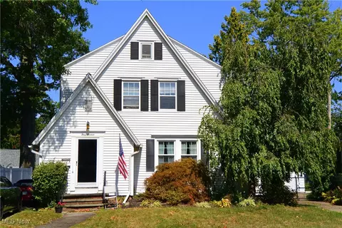 316 Stanford Ave, Elyria, OH 44035