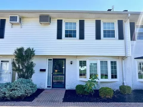 4 Meadowlawn Dr # 13, Mentor, OH 44060