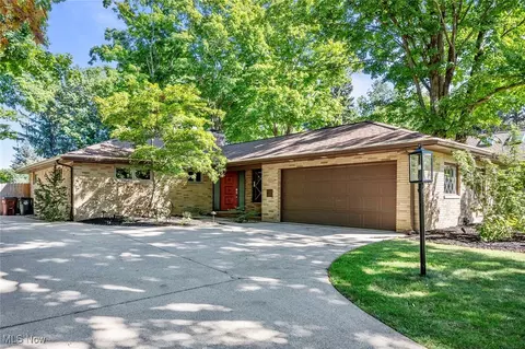 2863 Columbia Rd, Westlake, OH 44145