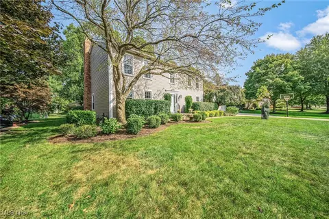 421 Lassiter Dr, Highland Heights, OH 44143