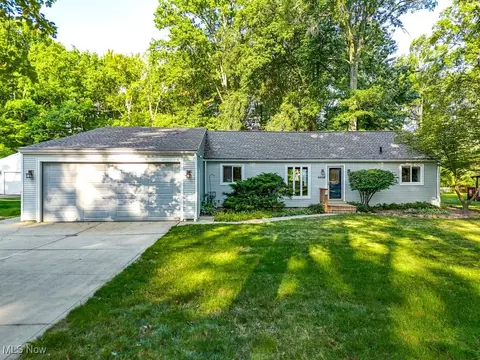 4456 Lansing Dr, North Olmsted, OH 44070