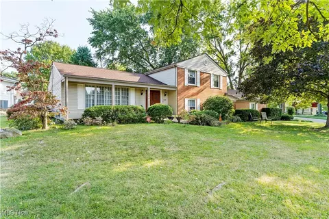 8428 Sleepy Holw, Warren, OH 44484