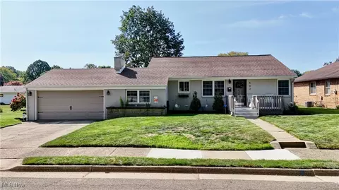 502 6th St NW, North Canton, OH 44720