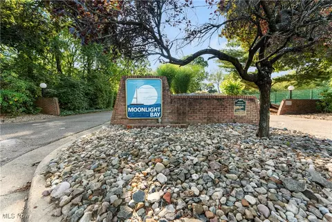 1449 Harbor Dr NW, Canton, OH 44708 photo 2