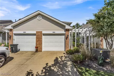 15588 Foxglove Ln, Middleburg Heights, OH 44130