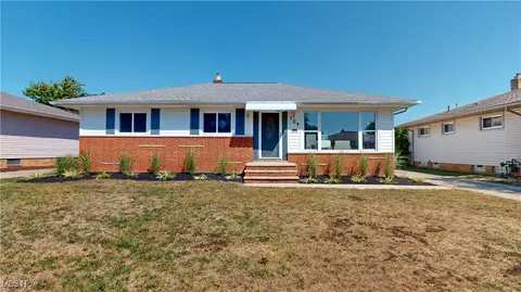 109 E Clearview Ave, Seven Hills, OH 44131