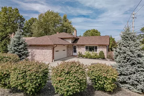 4669 Monticello Blvd, Cleveland, OH 44143