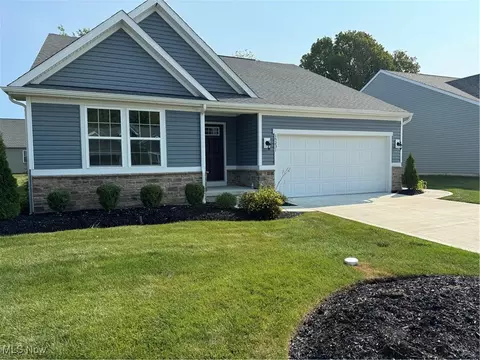 15231 Woodsong Dr, Middlefield, OH 44062