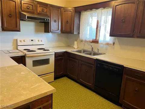 Kitchen - 28928 Buck Rd, Beloit, OH 44609 photo 1 of 1