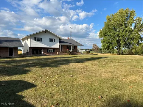 28928 Buck Rd, Beloit, OH 44609