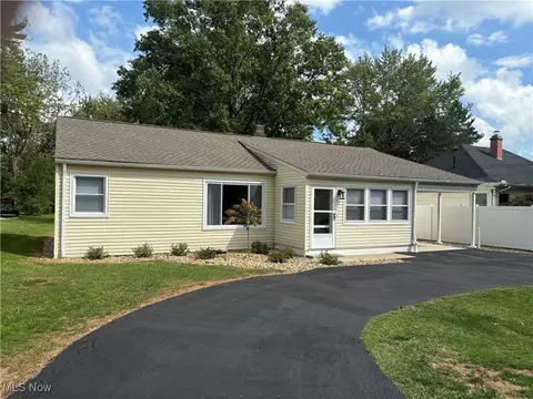Exterior - 2831 Stark Dr, Willoughby Hills, OH 44094 photo 2 of 8