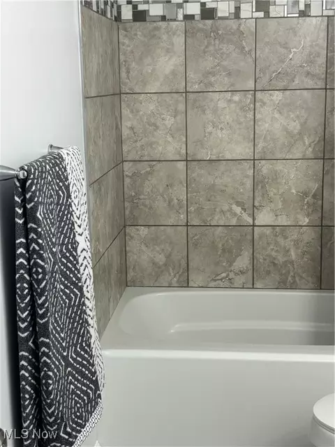 Bath - 2831 Stark Dr, Willoughby Hills, OH 44094 photo 2 of 4
