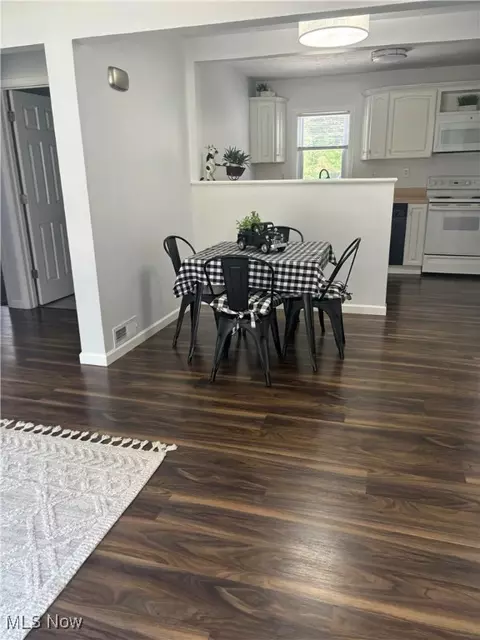 Dining - 2831 Stark Dr, Willoughby Hills, OH 44094 photo 2 of 2
