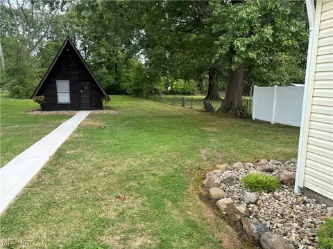 Exterior - 2831 Stark Dr, Willoughby Hills, OH 44094 photo 5 of 8