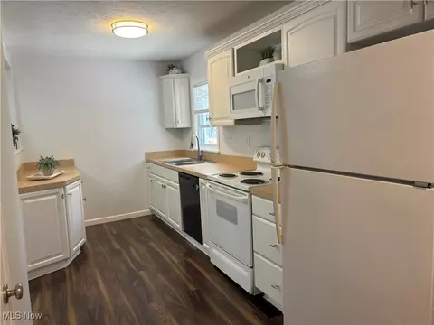Kitchen - 2831 Stark Dr, Willoughby Hills, OH 44094 photo 1 of 2