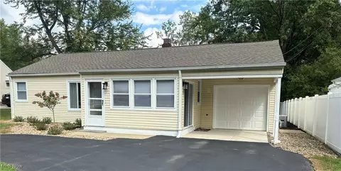 2831 Stark Dr, Willoughby Hills, OH 44094