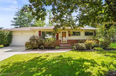 9027 White Oak Dr, Twinsburg, OH 44087