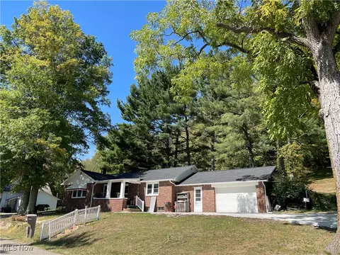 2175 Wainwright Rd SE, New Philadelphia, OH 44663