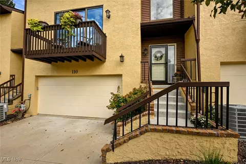 110 Ridge Side Ct, Munroe Falls, OH 44262