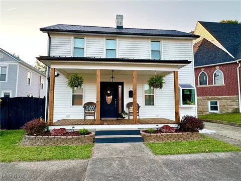 315 Riverside Dr, Saint Marys, WV 26170