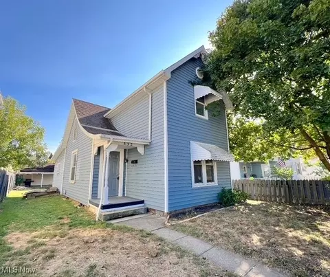 532 W 4th St, Uhrichsville, OH 44683