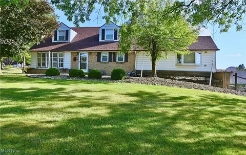 437 Mccartney Rd, Campbell, OH 44405