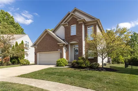 9088 Eldorado Trl, Strongsville, OH 44136