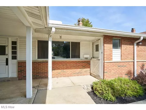 25500 Country Club Blvd #15, North Olmsted, OH 44070