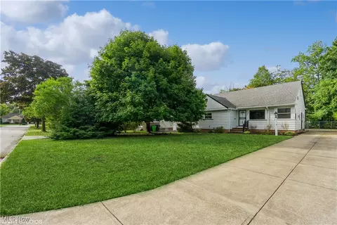 330 E 276th St, Euclid, OH 44132