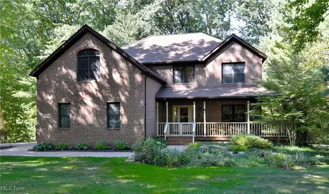 179 Ballantrae Dr, Sagamore Hills, OH 44067