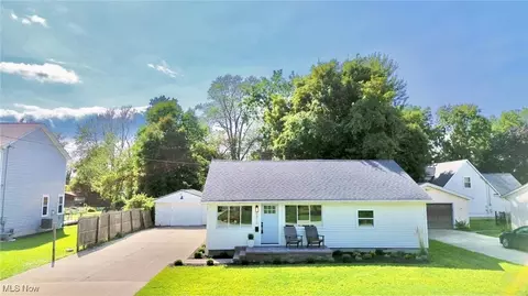 5816 Lake St, Mentor On The Lake, OH 44060