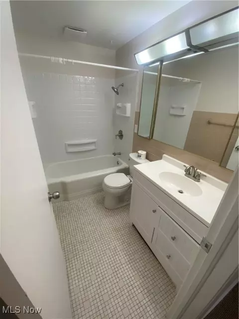 Bath - 55 Grimm Heights Ave, Struthers, OH 44471 photo 1 of 2
