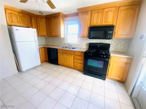 Kitchen - 55 Grimm Heights Ave, Struthers, OH 44471 photo 1 of 2
