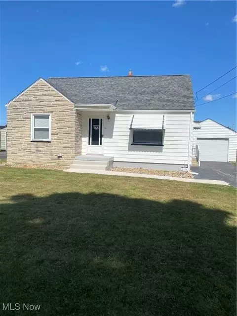 55 Grimm Heights Ave, Struthers, OH 44471