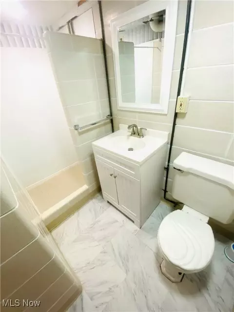 Bath - 55 Grimm Heights Ave, Struthers, OH 44471 photo 2 of 2